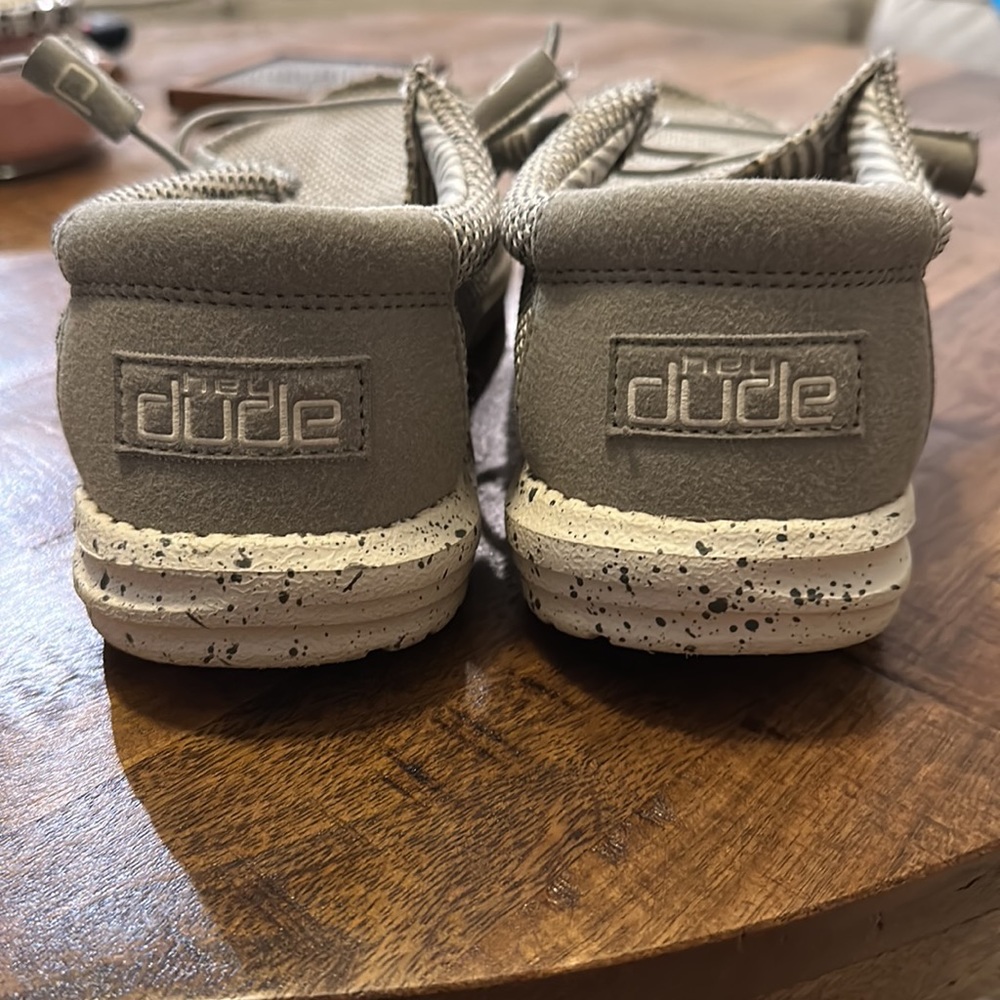 Hey Dude men’s shoes size 9- light grey with speckled soles - Picture 3 of 5